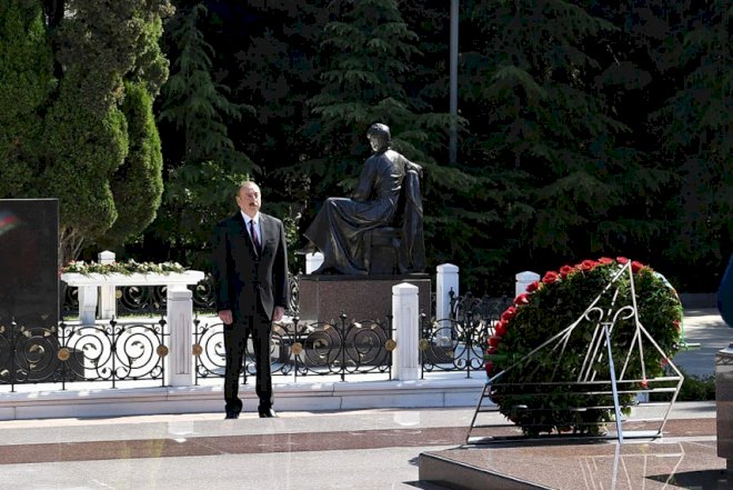    Prezident və birinci xanım Heydər Əliyevin məzarını ziyarət edib   