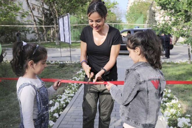    Leyla Əliyeva yeni həyətin açılışında - Fotolar   