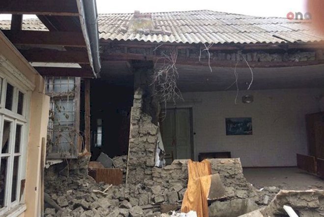    Azərbaycanda yağış bir ailəni evsiz qoydu   