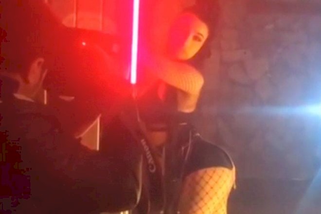    Səmranın yarıçılpaq çəkildiyi klipin kadrarxası -   Video