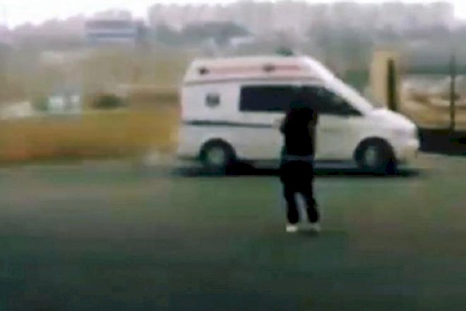   Başına “təcili yardım”lar dolanan tibb bacısını maşın vurdu – Həlak oldu   