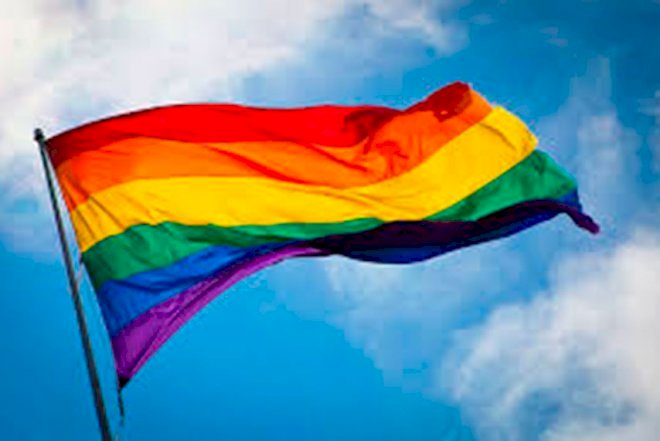    Bakıda səfirlik binasından LGBT bayrağı asıldı -   Foto
