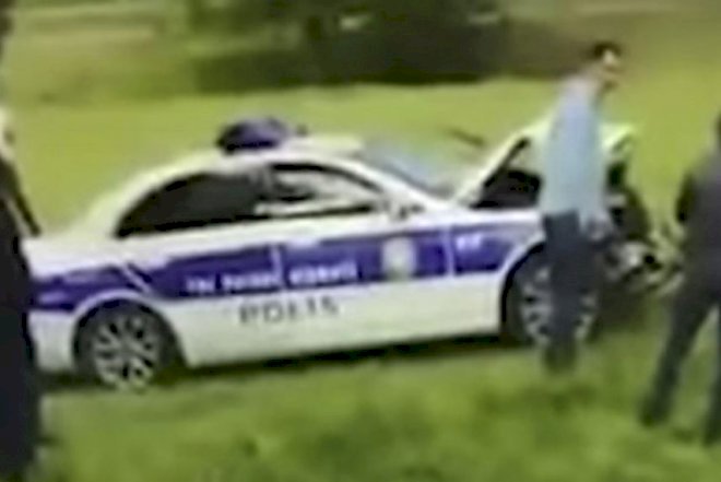    Azərbaycanda yol polisi içkili vəziyyətdə qəza törətdi -   Video