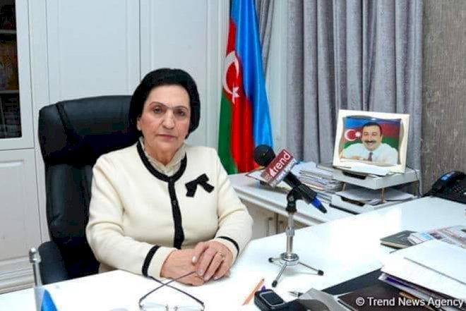    Rektorla bağlı sensasion iddia:   “Tüpürün üzünə!”
