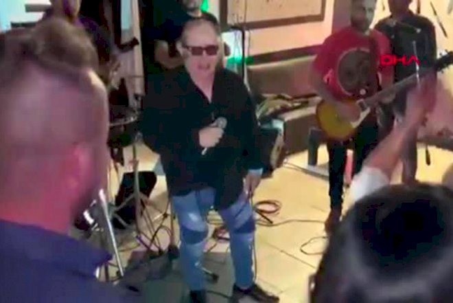   Məşhur müğənni səhnədə infarkt keçirdi -   Video