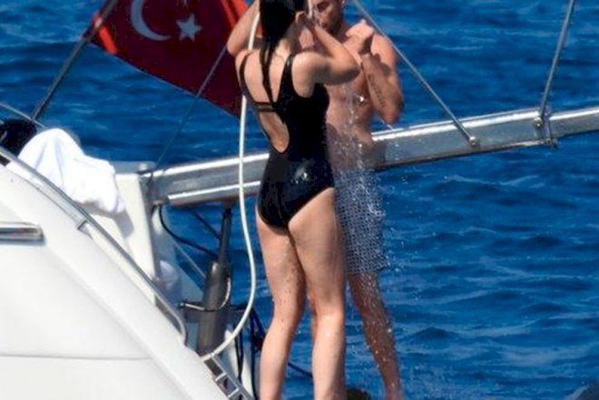    Tanınmış aktrisa çılpaq görüntüləri ilə şantaj olunur -   Foto
