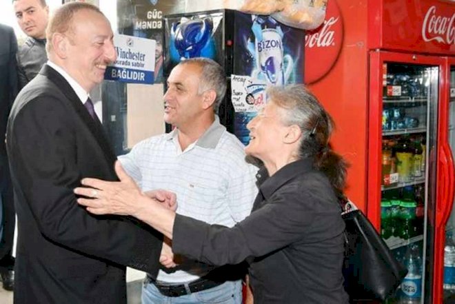   İlham Əliyev Bakıda marketdə -   Foto