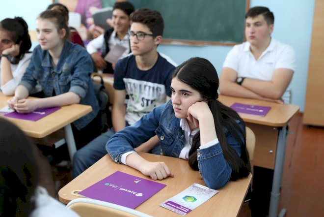    Azercell məktəblilərə kibertəhlükəsizlik haqda məlumat verdi   