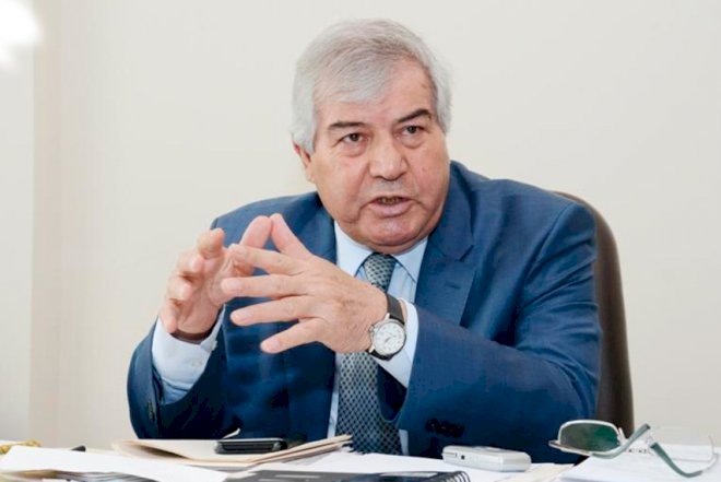    “Özünü quzu kimi aparır, amma qurdalayırsan, striptiz otağı meydana çıxır”   