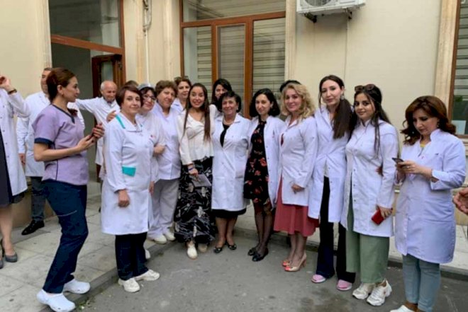    Leyla Əliyeva müalicə alan uşaqlarla görüşdü   