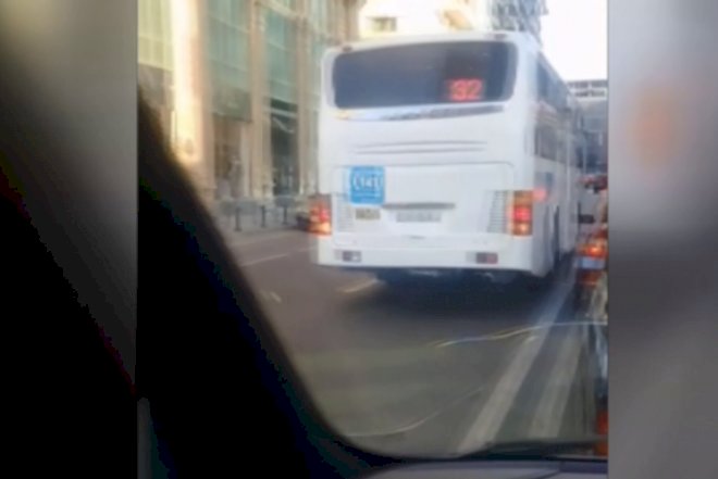    Bakıda içi sərnişin dolu avtobus əks yola çıxdı –   Video