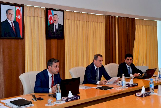    Nazir vətəndaşlarla görüşüb   