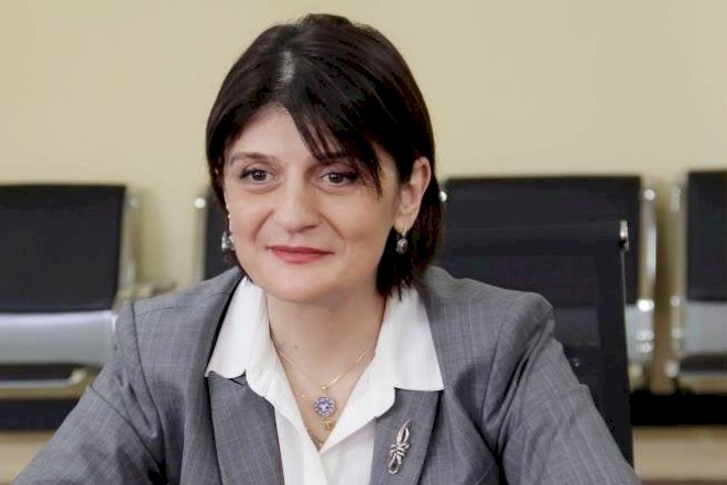    Rus bayrağına görə nazir istefaya göndərildi   