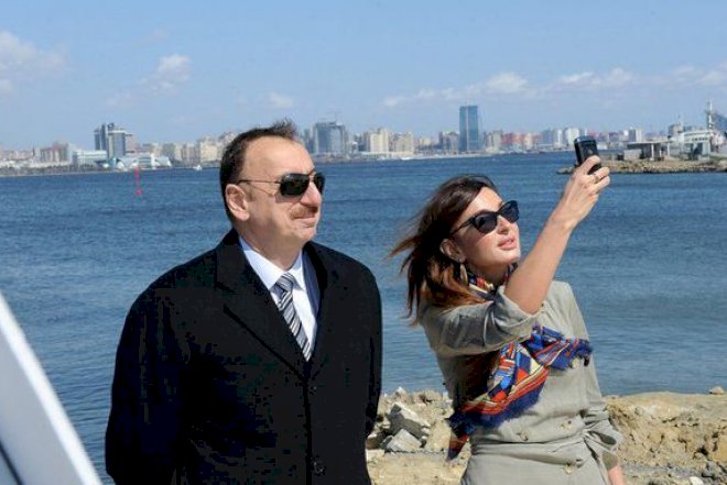    İlham Əliyev Bulvara gəzintiyə çıxıb    