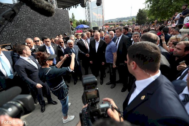    Mehriban Əliyeva prezidentin fotolarını çəkdi -   Fotolar