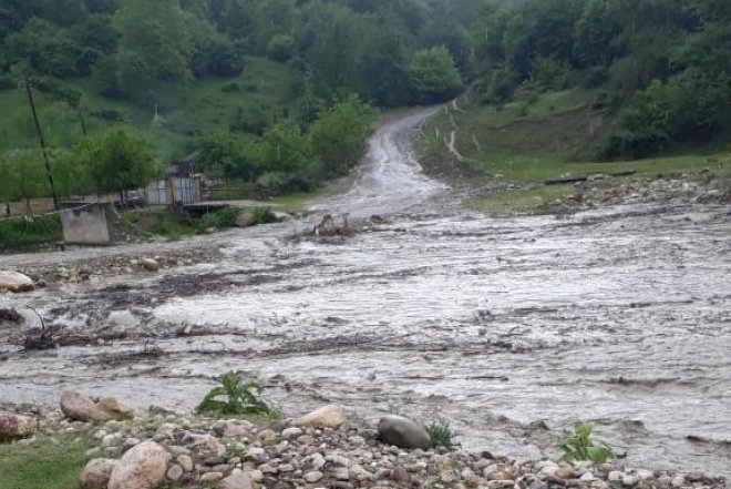    Qubada sel körpünü dağıtdı -   Foto