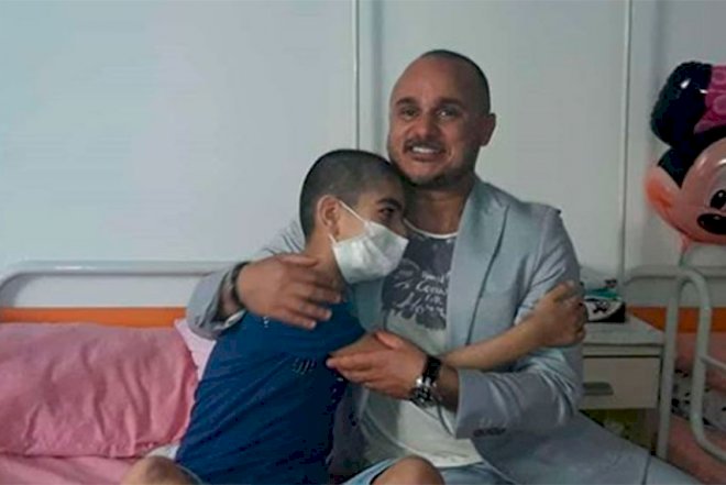    Miri Yusif xəstə fanatını ziyarət edib, onunla birlikdə mahnı oxudu -   Video
