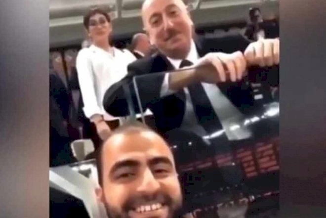    Prezidentdən onunla “selfie” çəkmək istəyən gəncə maraqlı jest -   Video