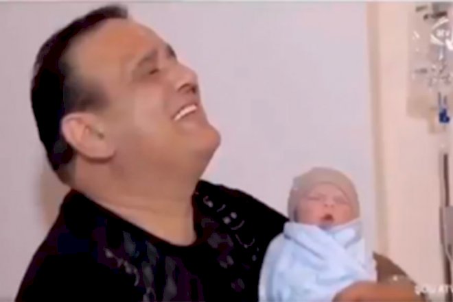    54 yaşlı müğənnimiz yeni doğulan oğlunu göstərdi -   Video