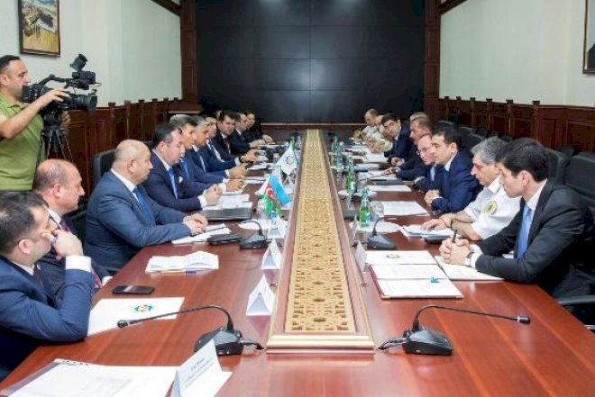    İş adamları gömrük rəhbərliyi ilə açıq danışdı:   “Malları ləngidirsiniz”