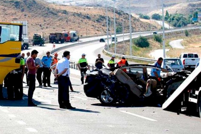    Mətanət İsgəndərlinin qızı ağır qəzaya düşdü -   Avtomobili yük maşınına çırpılıb