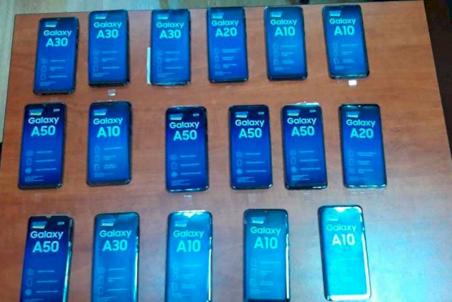    Sərhəddə qanunsuz telefonlar aşkarlandı   