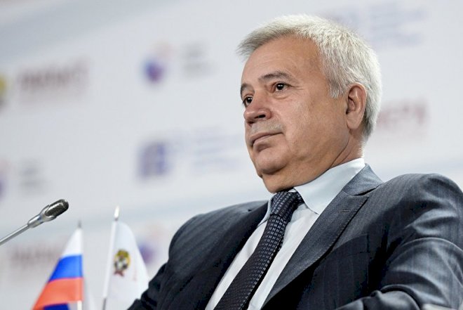    Nazir Vahid Ələkbərovu tənqid etdi   