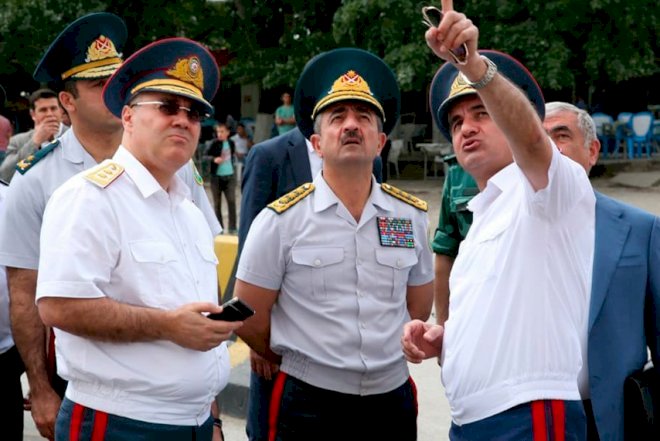    Generallar arasında qarşıdurma –   Gömrükdə iki pəncərə