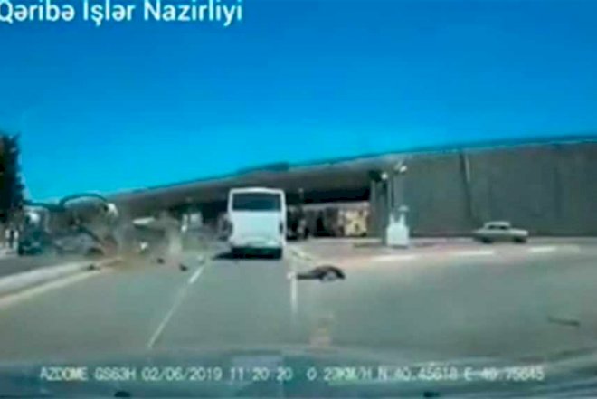    Xırdalanda maşın dilənçini havaya uçurdu -   Video