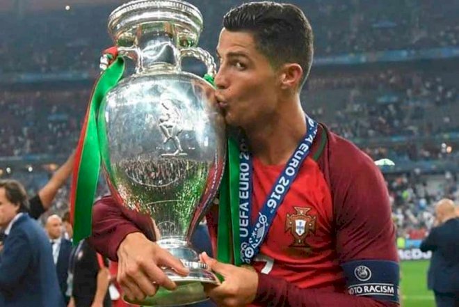    “Bu mövsüm üç titul qazanmışam, daha nə etməliyəm?!“ -   Ronaldo