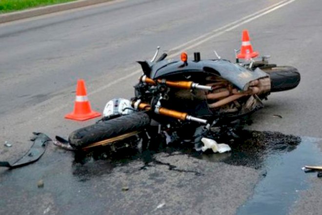    Motosiklet ağaca çırpıldı - Sürücü öldü   