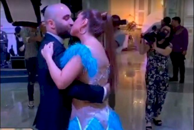    Bu öpüşə görə tənqid olundular –   Video
