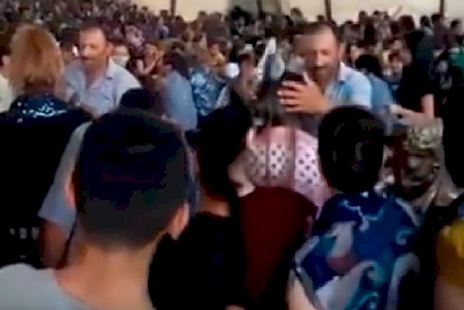    “Qaloşunu, corabını cahil insanlara iylətməyə davam edəcək...”   