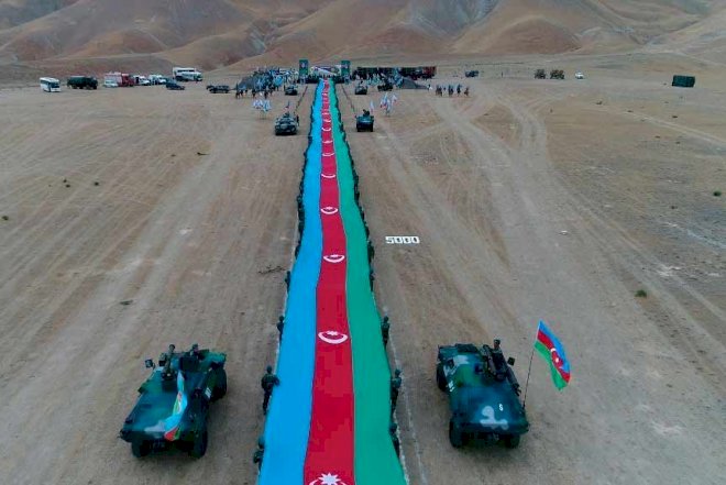    Azərbaycanda 5 km 100 m uzunluqda dövlət bayrağı hazırlanıb   