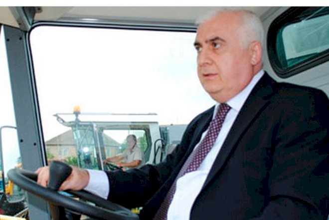    Nazir Azərbaycandan 14 milyon dollar pul çıxarıb   
