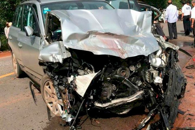    “Mercedes” betona çırpıldı - Sürücü öldü   