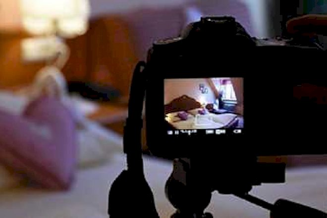    Kişini qadınla yatağa salıb videosunu çəkdilər   
