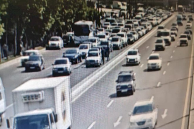    Prospektdə yenə qəza oldu, tıxac yarandı   