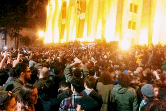    Gürcüstanda vəziyyət gərginləşməkdə davam edir   