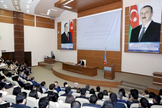    Dövlət qulluğuna qəbul olunanlar and içdilər   