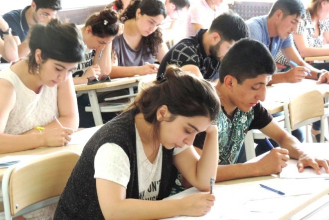    24 min nəfər imtahan qarşısında   