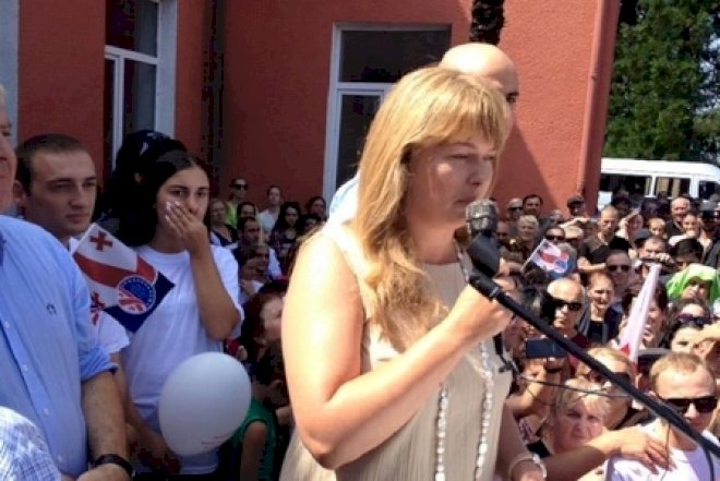    Saakaşvilinin arvadı və oğlu Gürcüstandakı mitinqdə   