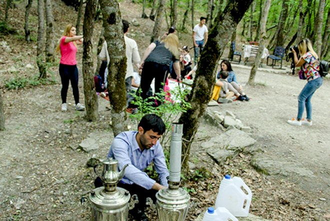    “İndiki şagirdlər valideynləri ilə kabab çəkir”   – Təhsil eksperti