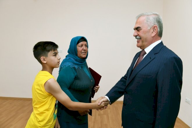    Vasif Talıbov ona mənzil hədiyyə etdi   