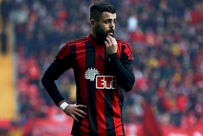    AFFA daha bir futbulçunu milliləşdirir   