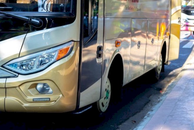    Azərbaycanda DƏHŞƏT:   Avtobus 2 yaşlı uşağın ayaqlarının üzərindən keçdi