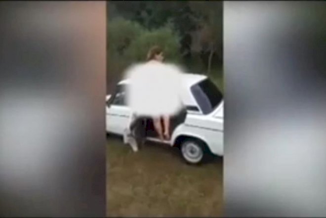    Azərbaycanda daha bir biabırçılıq: Qadını soyundurub maşın yuduzdurdu –   Video