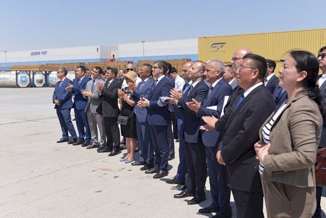    Nazirlər Çindən gələn qatarı qarşıladılar - Foto   