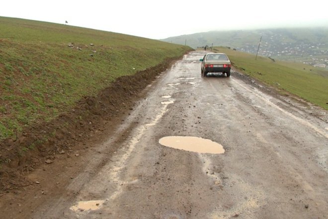    Bu avtomobil yolu yenidən qurulur   