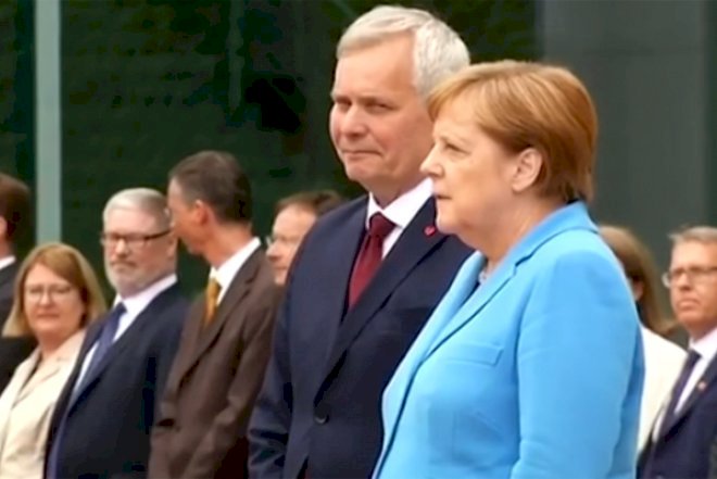    Merkel 3-cü dəfə titrədi – Video   